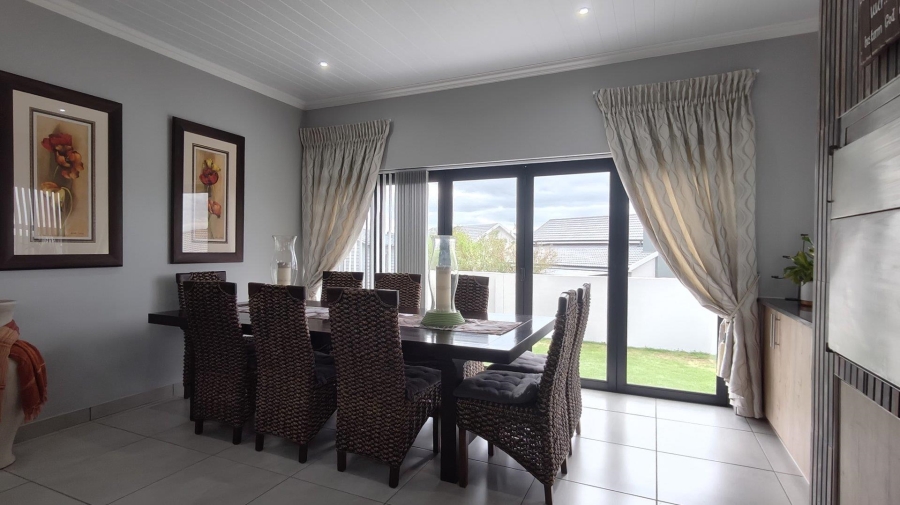 3 Bedroom Property for Sale in Hartenbos Heuwels Western Cape